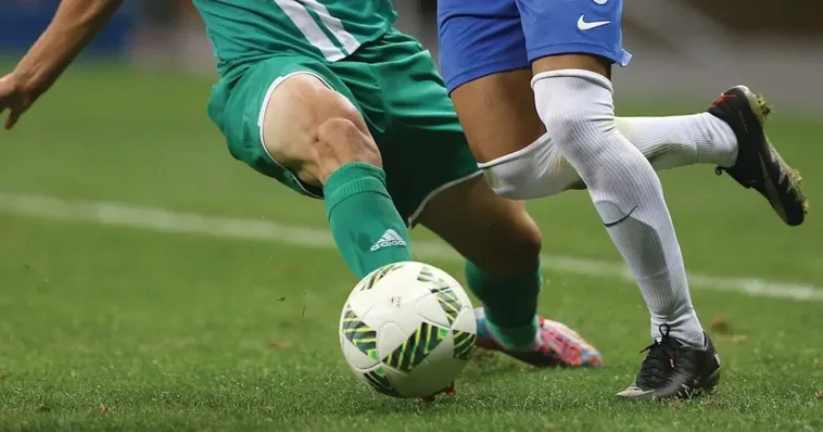 Phân Biệt Bóng Trong Cuộc Và Bóng Ngoài Cuộc Theo Luật Mới Nhất